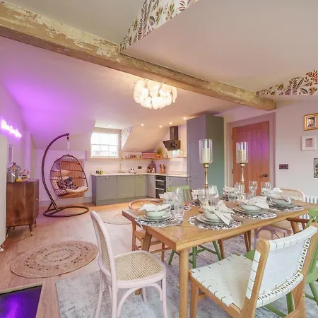 Teller's Secret Loft House - 2 Bedroom In By Mint